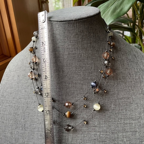 Pretty hand strung three string beaded necklace - Picture 6 of 9